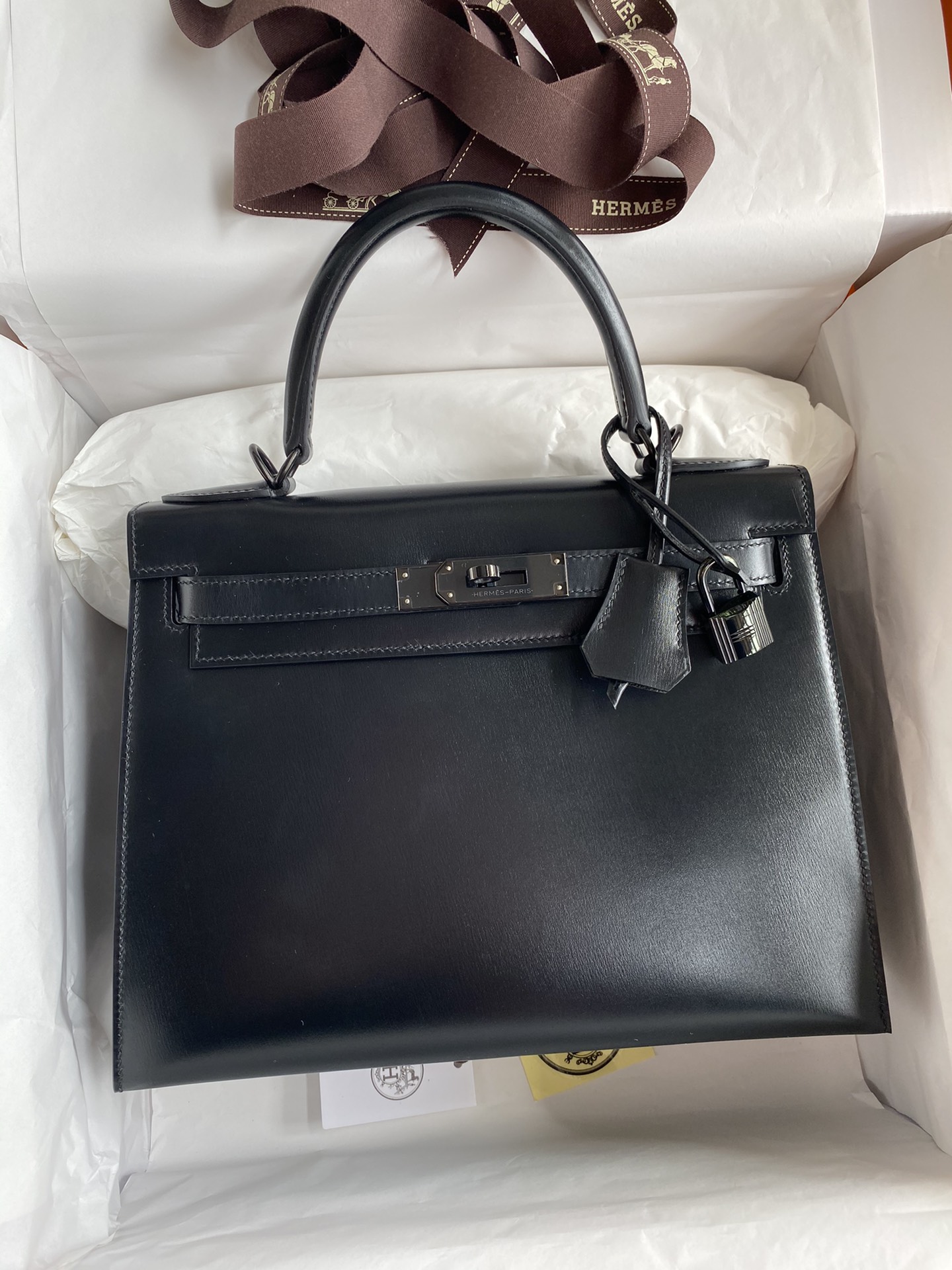 Hermes Kelly 28cm Handbag Shoulder Bag in Black Box Leather